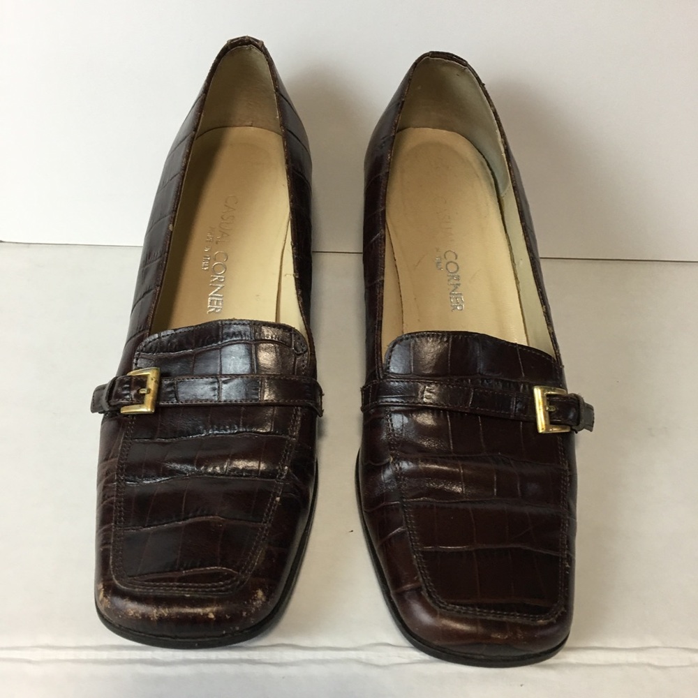Casual Corner imported block 2” heels pump